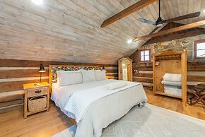 Historic Log Cabin Quiet Return to Simpler Days