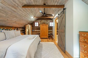 Historic Log Cabin Quiet Return to Simpler Days