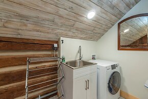 Historic Log Cabin Quiet Return to Simpler Days