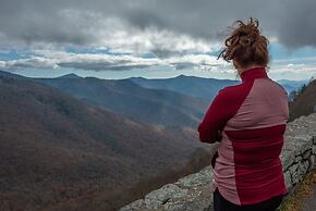 Historic Log Cabin Quiet Return to Simpler Days