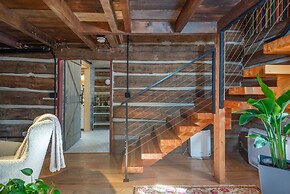 Historic Log Cabin Quiet Return to Simpler Days