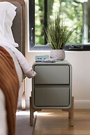 Two Modern Tiny Homes 15min Drive to DT w Hot Tub