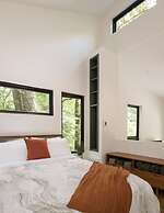 Two Modern Tiny Homes 15min Drive to DT w Hot Tub