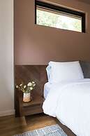 Two Modern Tiny Homes 15min Drive to DT w Hot Tub