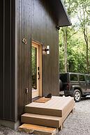 Two Modern Tiny Homes 15min Drive to DT w Hot Tub