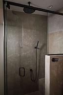 Two Modern Tiny Homes 15min Drive to DT w Hot Tub