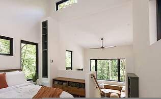 Two Modern Tiny Homes 15min Drive to DT w Hot Tub