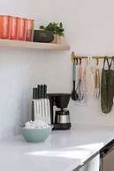 Modern Tiny Home 15 Minute Drive to DT w Hot Tub