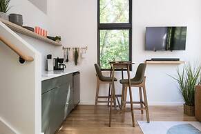 Modern Tiny Home 15 Minute Drive to DT w Hot Tub