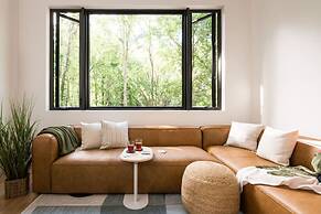 Modern Tiny Home 15 Minute Drive to DT w Hot Tub