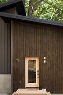 Modern Tiny Home 15 Minute Drive to DT w Hot Tub