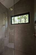 Modern Tiny Home 15 Minute Drive to DT w Hot Tub