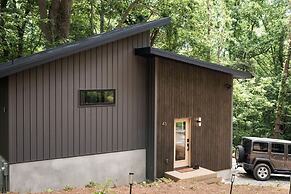 Modern Tiny Home 15 Minute Drive to DT w Hot Tub