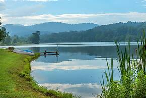 Modern Tiny Home 15 Minute Drive to DT w Hot Tub