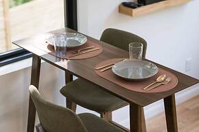 Modern Tiny Home 15 Minute Drive to DT w Hot Tub