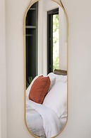 Modern Tiny Home 15 Minute Drive to DT w Hot Tub