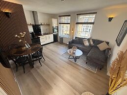The Hideaway – 2-Bedroom Apartment with outdoor terrace & free parking