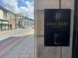 The Hideaway – 2-Bedroom Apartment with outdoor terrace & free parking