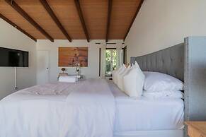 Malibu Retreat w Beach Access and Ocean View