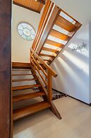 Malibu Retreat w Beach Access and Ocean View