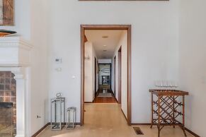 Malibu Retreat w Beach Access and Ocean View