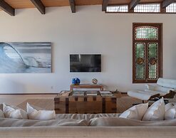 Malibu Retreat w Beach Access and Ocean View