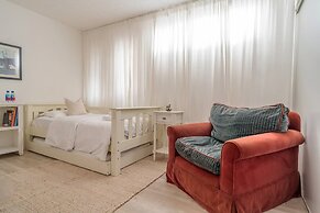 Malibu Retreat w Beach Access and Ocean View