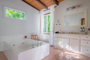 Malibu Retreat w Beach Access and Ocean View