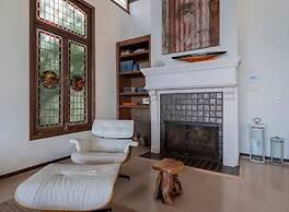 Malibu Retreat w Beach Access and Ocean View