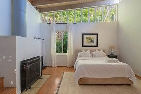 Malibu Retreat w Beach Access and Ocean View