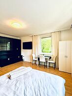 Cozy Garden Villa near Danube For 16P
