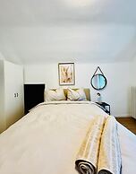 Cozy Garden Villa near Danube For 16P