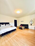 Cozy Garden Villa near Danube For 16P