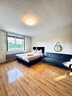 Cozy Garden Villa near Danube For 16P