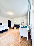 Cozy Garden Villa near Danube For 16P