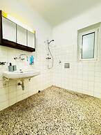 Cozy Garden Villa near Danube For 16P