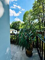 Cozy Garden Villa near Danube For 16P