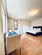 Cozy Garden Villa near Danube For 16P