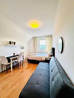 Cozy Garden Villa near Danube For 16P