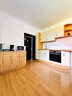 Cozy Garden Villa near Danube For 16P