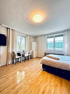 Cozy Garden Villa near Danube For 16P