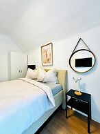 Cozy Garden Villa near Danube For 16P