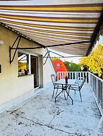 Cozy Garden Villa near Danube For 16P