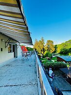 Cozy Garden Villa near Danube For 16P