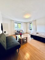 Cozy Garden Villa near Danube For 16P