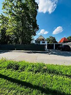 Cozy Garden Villa near Danube For 16P