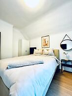 Cozy Garden Villa near Danube For 16P