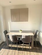 Coventry Chic City House - 3 Beds