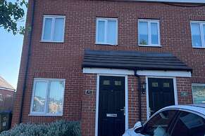 House - Sleeps 6 - Parking
