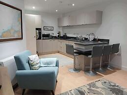 2 Bed-sleeps 5- Street Parking-3 Min to Beach